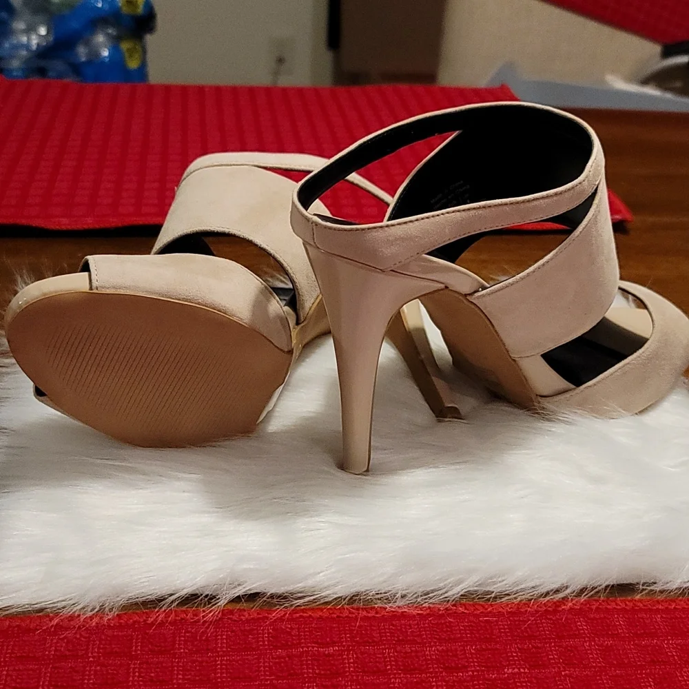 Shoes - Picture 2 of 4